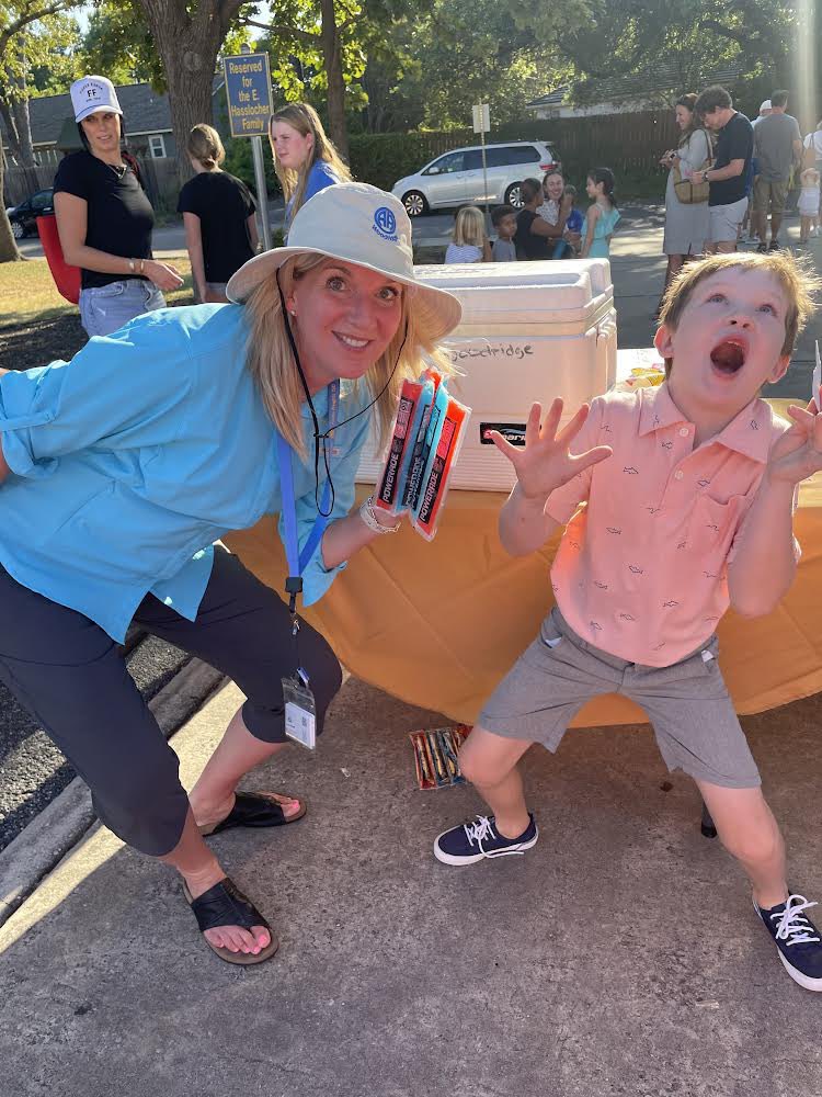 Nothing better that having Popsicles with the Principal after Meet the Teacher- it was epic- especially when you hit the jackpot and find some that are still frozen (in the 105 degree temperature!)  💙💛 Priceless! <a href="/WoodridgeElem/">Woodridge</a> <a href="/AHISD/">Alamo Heights ISD</a> #WeLeadTX <a href="/TEPSAtalk/">TEPSA</a>