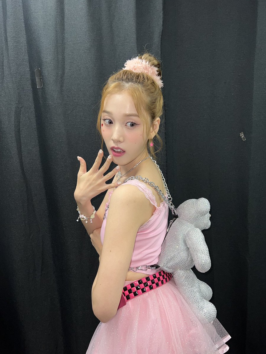 STAYC_talk's tweet photo. 🐶💬
스윗❤️❤️ 글로벌 본상 고마워용🥹
하트드림어워즈도 너무너무 감사합니당❣️

#STAYC #스테이씨 #J #재이 https://t.co/jqnXKev9jP