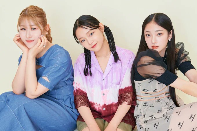 realsoundjp's tweet photo. 【🎁フォロー＆RTでプレゼント🎁】
Little Glee Monster（かれん・ミカ・結海）
サイン入りチェキ2名様

インタビューはこちら！
https://t.co/FwV7dHZi4W

YouTubeチャンネル📹の登録も
https://t.co/hETkMW8Crr

#LittleGleeMonster #リトグリ #今この瞬間を #リトグリ_Fanfare #プレゼント https://t.co/XArIuugZZU