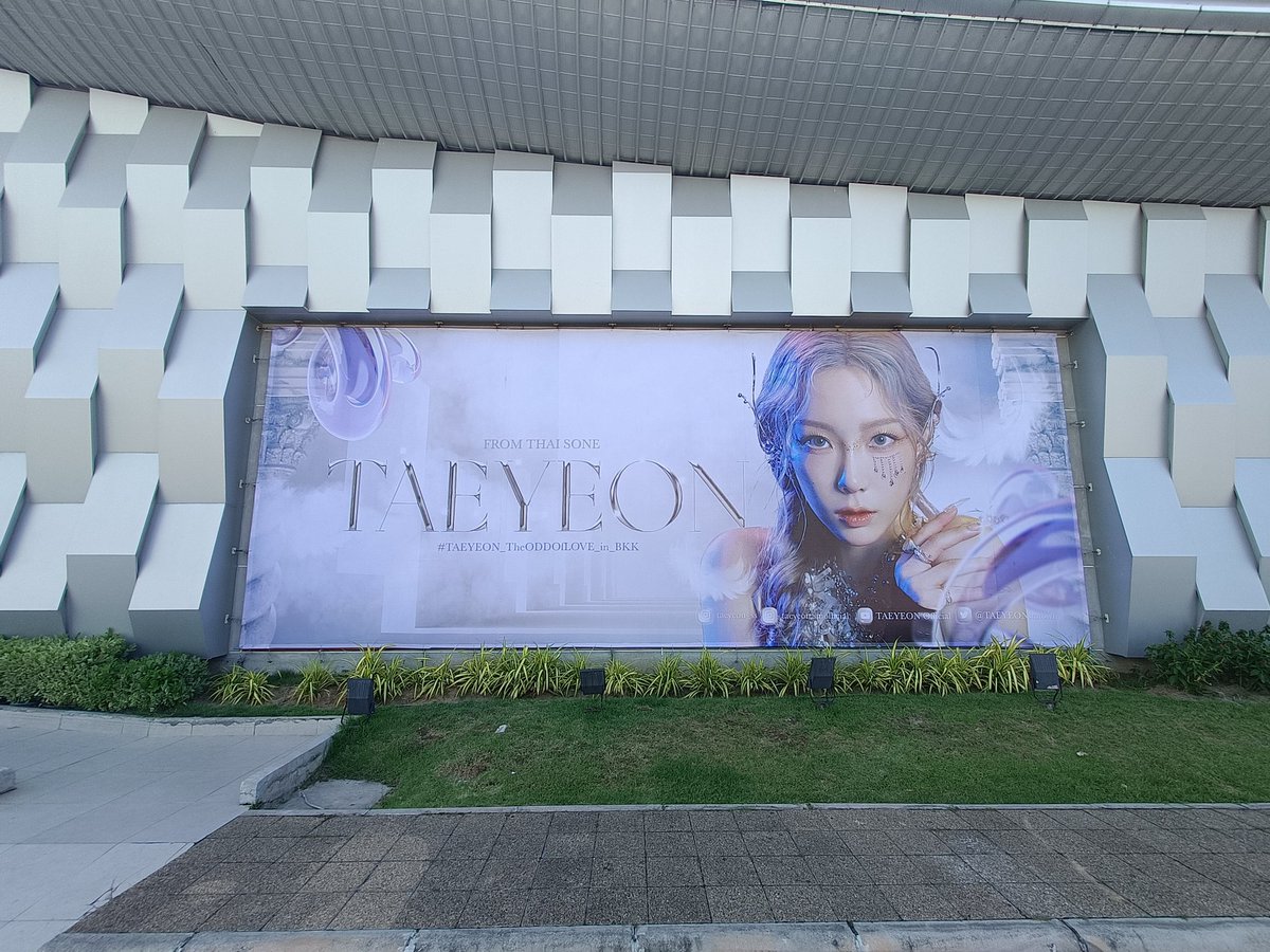 KTYproject_TH's tweet photo. 📢 ตอนนี้ป้าย #แทยอน บริเวณสถานที่จัดคอนเสิร์ตได้รับการติดตั้งแล้วนะคะ 🤩🥳

ใครผ่านไปผ่านมาสามารถถ่ายรูปมาอวดกันได้ที่แฮชแท็ก 👇🏻
#อิมแพ็คอารีน่าเมืองแทธานี 
#TAEYEON_TheODDOfLOVE_in_BKK https://t.co/cp9Zmcxt3C