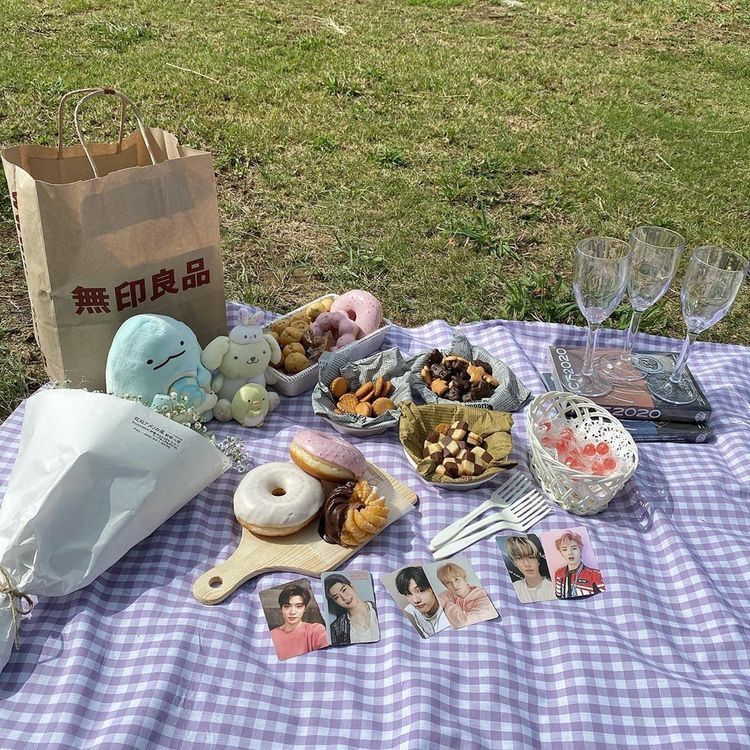 rachelnunadobby's tweet image. Serba serbi perlengkapan piknik date
💐🌹🌸🏵️

-a thread.