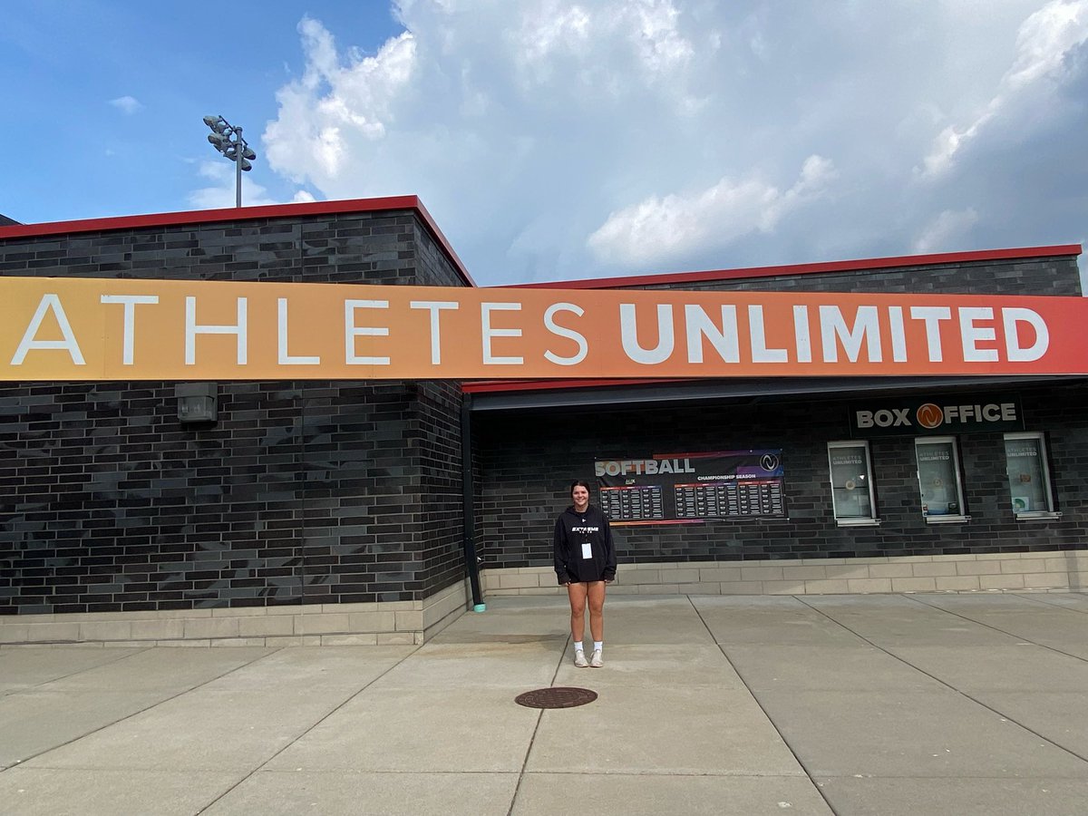AveryGrenzebach's tweet photo. Thank you for the gear @MarucciSports! Also thank you @Starsof_Tom and @thealliancefp for this amazing opportunity!! #classof26 #determinedtodevelop #extremepride @UNASoftball @Acozart44 @AppStateSB @slis23 https://t.co/BUdDCJgCYb