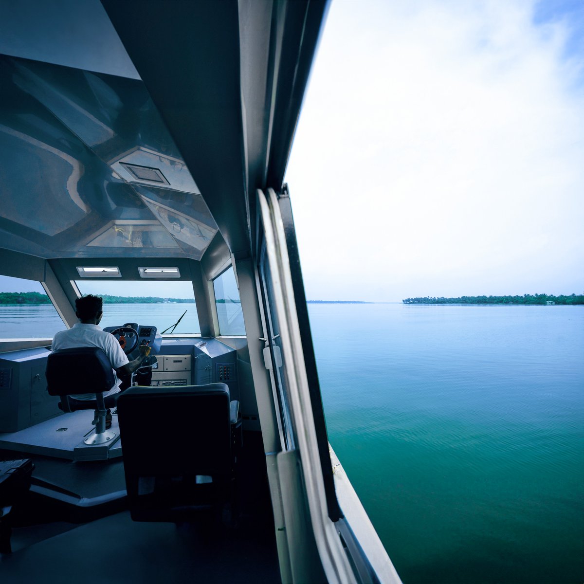 NavaltBoats's tweet photo. navaltboats Where elegant interiors meet graceful sails.
#nirva #watertaxi #kerala #keralabackwaters #navalt
#ocean #nature #sustainable #catamaran https://t.co/9Ulf9urNvK