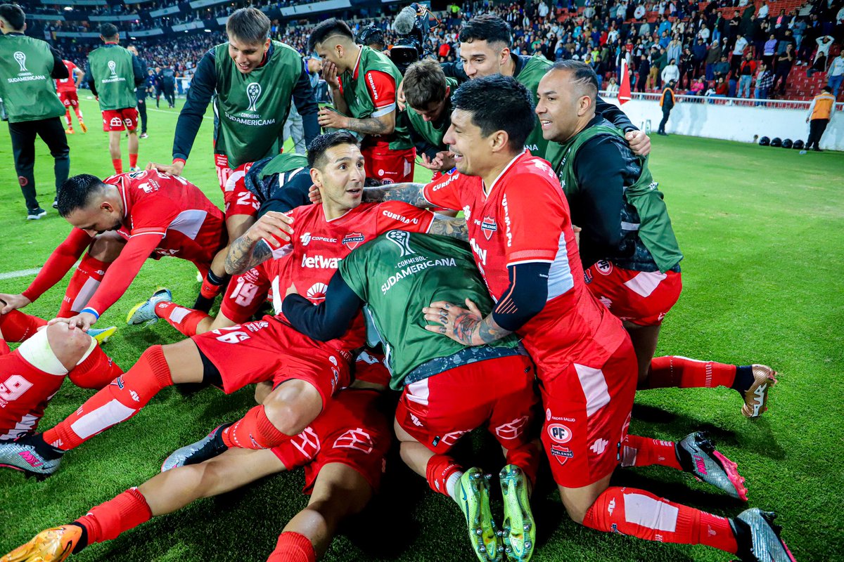 nublenseSADP's tweet photo. Gracias muchachos. Gracias por permitirnos soñar. Gracias por escribir esta linda historia. Peleamos de igual a igual contra los equipos más grandes del continente 🏆 https://t.co/TwvlVwelgy
