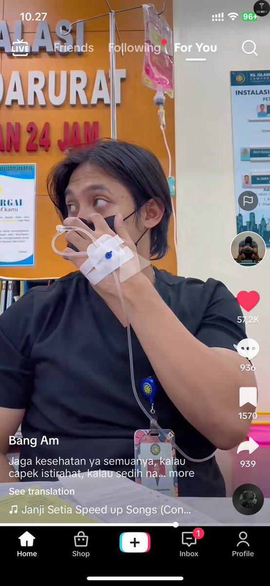 BaseAnakFK's tweet photo. lucu ya dok, jaga igd ngisi soap sambil diinfus😭 https://t.co/MO61URprTM