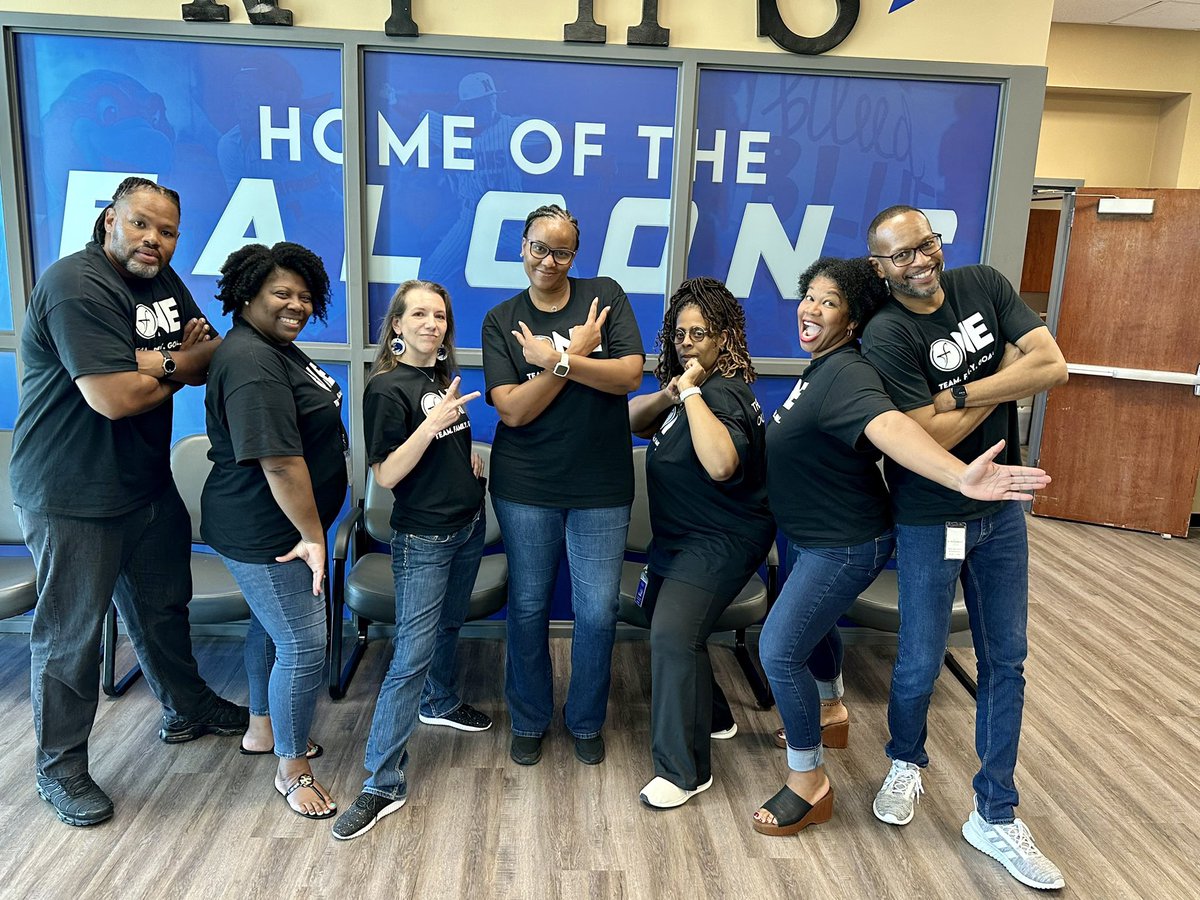 EDCWill's tweet photo. First day of school serving as Assistant Principal at North Forney High School. 🙏🏽🙌🏽 New Year…New Challenge 

Dream Team @DrP1922 @PrincipalJung @principaliam @amandarmichael8 @TyraClaytonEdu https://t.co/8Z1d2yU6lk