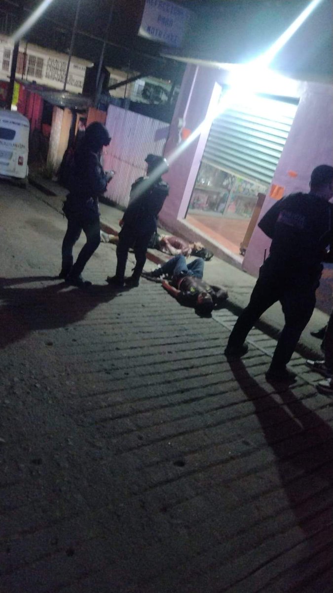 Balacera en la colonia Emiliano Zapata de #Xoxocotlán, dos muertos el saldo preliminar.