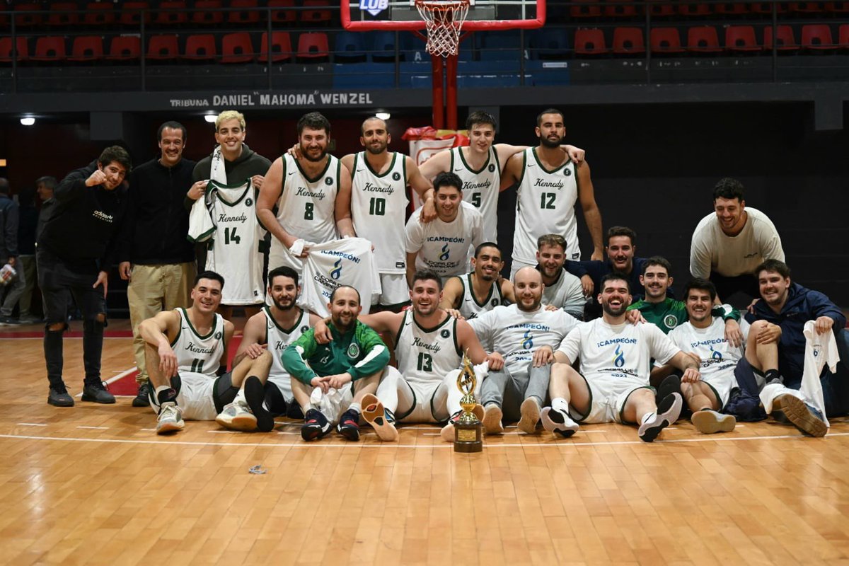 ¡ᴇʟ ᴄᴀᴍᴘᴇÓɴ! 🏀🏆🎉

En una gran final que se definió en alargue tras empate en 66, <a href="/KUBasquetbol/">KU BBC</a> se quedó con la Copa de Campeones del #basquetbol de la <a href="/LUD_Oficial/">Liga Universitaria de Deportes</a> tras vencer a <a href="/DSCbasquet/">Defensor Sporting | Básquetbol</a> 79-71 👏🏼👏🏼

¡Felicitaciones, muchachos!

📸: <a href="/caropasseggi/">Caro Passeggi</a> 

#SomosLaLiga