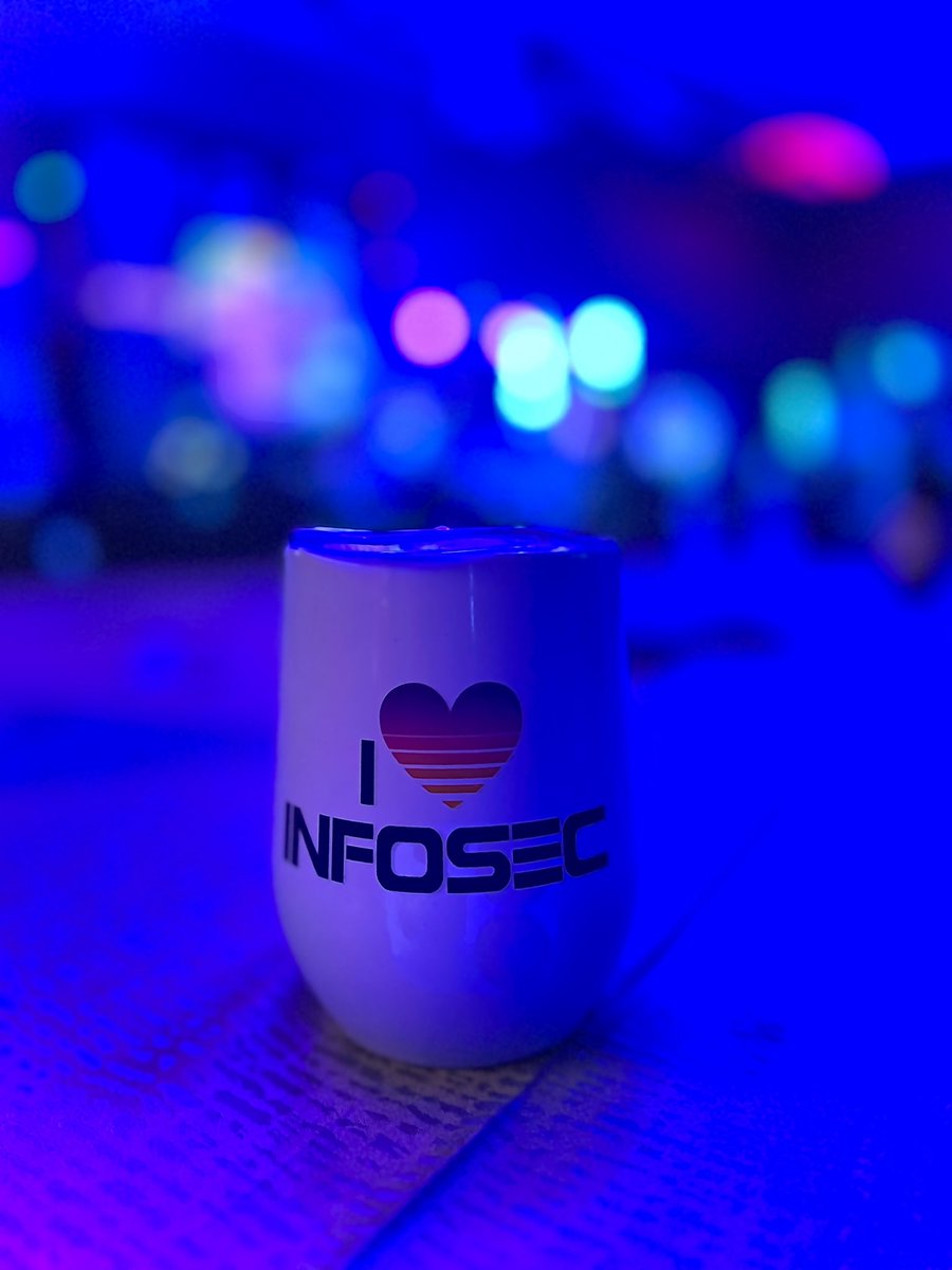 pl4ntl4dy's tweet photo. Thanks @SecuriTeeStar for keeping me hydrated @defcon 😜

#DEFCON31 https://t.co/28nqxutsql