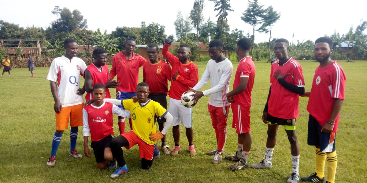 NyangeYouth1's tweet photo. #TunyweLess football competition. Irushanywa ryateguwe na @NyangeYouth1, #NYC & #Urugaga_RPF mukagari ka #Muhabura @nyangesector1 rirarimbanyije. Kumunsi waryo wa 4 ibitego byarumbutse.
#BAZIZANA 4 - 1 #BIHINGA.
Twese hamwe #TunyweLess !!🌠 https://t.co/Q76OXzf7IB