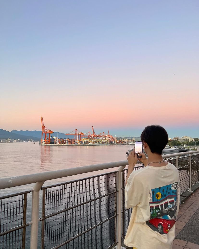 shujithinker's tweet photo. happy one year to one of the best joshu_acoustic posts ever 💗 #조슈아 #JOSHUA https://t.co/4OzjHQc6lK
