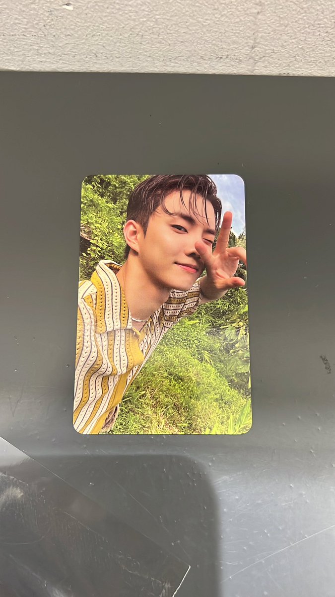 sell_0212's tweet photo. 더보이즈 dvd 디비디 앨범 
창민 포카 교환 구해요🥹

저 : 큐 창민 dvd 포카 프레젠트 버전
더비 : 큐 창민 dvd 포카 글리터 버전 착장 https://t.co/XLYJy1WYWE