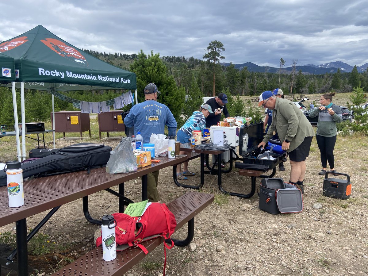 157Cgoscience's tweet photo. Packing up last day!!! We had a great experience. If you are a science teacher or know a teacher, please tell them about STEAM in the Park!! #STEAMinthepark https://t.co/blvuh3GNGw