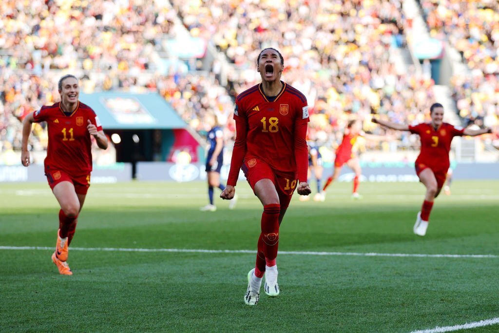 ⏰ FINAAAAAAAAL

‼️ ESPAÑA estará en las semifinales del Mundial por primera vez, después de una enorme victoria en la prórroga ante PAÍSES BAJOS

#ESP 2⃣➖1⃣ #NED 

🇪🇸⚽️ MARIONA ⚽️ SALMA
🇳🇱 ⚽️ VAN DER GRAGT

#FIFAWWC 

📅 El martes a las 10:00 contra Japón o Suecia