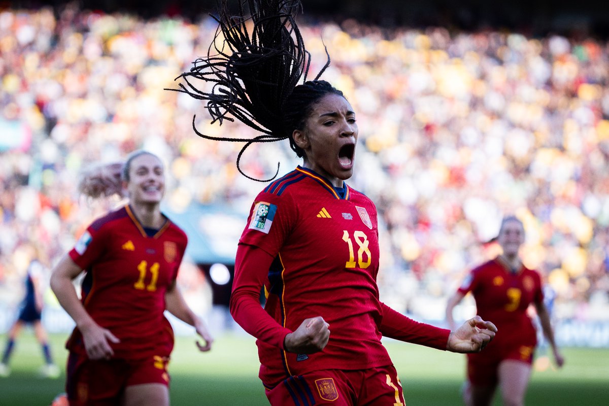 SEFutbolFem's tweet photo. 🫶 SALMAAAAAAAAAAAAAAAAAA

😂 ¡Que levante la mano quien haya despertado a sus vecinos gritando gooooooooool! https://t.co/SttMmlapxD