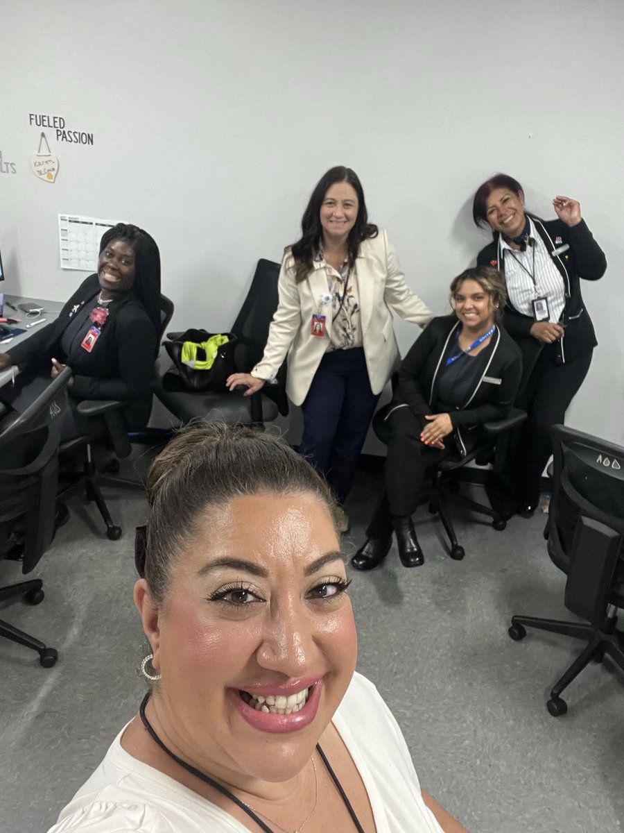 ArtemisUAL's tweet photo. Spending time with all our friends in EWR! #teamEWR and #AOD was hard at work behind the scenes for a smooth operation last weekend. Thank you @csarkari @Jordan_Bykowsky @skarabetian @rodney20148 for letting us come support! @MikeHannaUAL @billwatts_11 @Vern_UAL @Tobyatunited https://t.co/W3d72eqbzX
