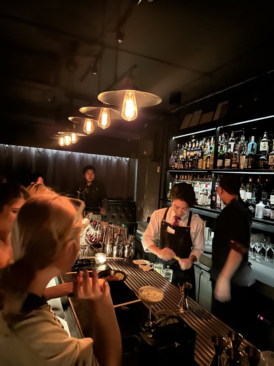 prodrunk_htm's tweet photo. One of my favorite bar in Thonglor is #FindTheLockerRoom !!
It’s 6 years anniversary this month.
And many overseas guest bartenders coming in this month.
I’m definitely coming on 23 or 24th🍸🍸🍸 https://t.co/kIbUjJx24y
