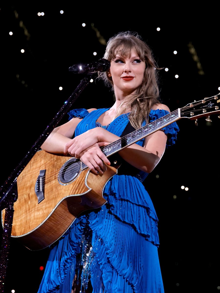 hourlyswift's tweet photo. she's everything to me https://t.co/CyiuaVoPeK