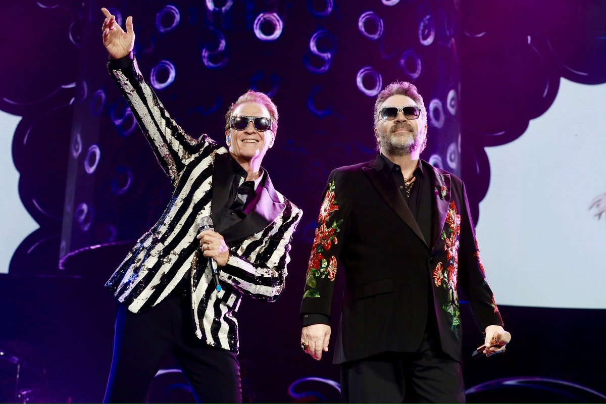 EmmanuelOficial's tweet photo. Twor Amigos 10 años @MijaresOficial https://t.co/I14CZPjDlp