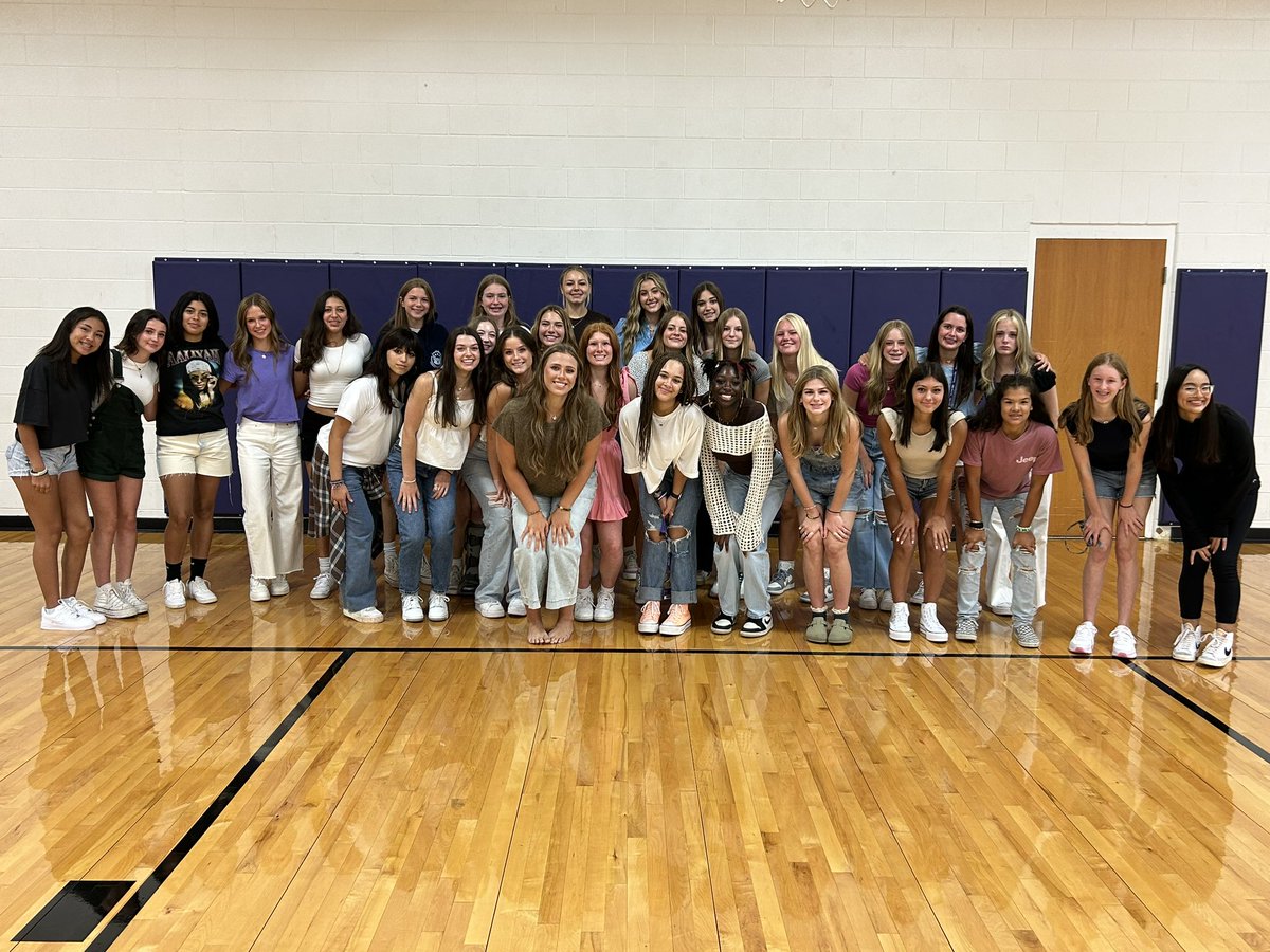 Boerne Girls Basketball (@bhshoundbball) on Twitter photo New year- new team! Here’s to 2023-2024! #unfinished #team #trustserveplay #excellenceunderconstruction <a href="/LeechStan/">Boerne ISD Athletics</a> <a href="/Boernehs/">Boerne High School</a> <a href="/BoerneISD/">Boerne ISD</a> New year- new team! Here’s to 2023-2024! #unfinished #team #trustserveplay #excellenceunderconstruction <a href="/LeechStan/">Boerne ISD Athletics</a> <a href="/Boernehs/">Boerne High School</a> <a href="/BoerneISD/">Boerne ISD</a>