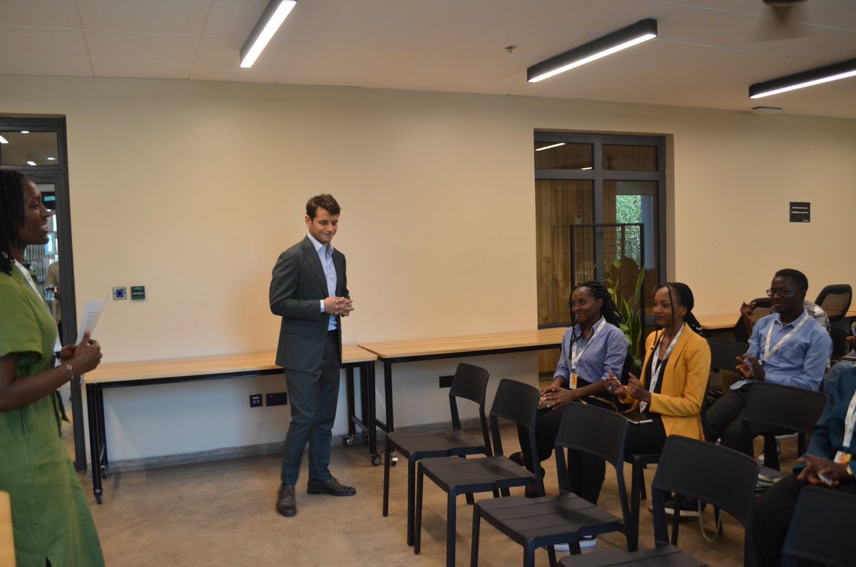 LaDiane___T's tweet photo. Joined #YouthClimateChampions for an informative workshop " Empowering Youth for Climate Action and Sustainability"

If we are enable to reduce green house gases emission and promote transition to renewable energy sources, we are failing to protect our health and achieving #SDGs https://t.co/efcG77Mzsy