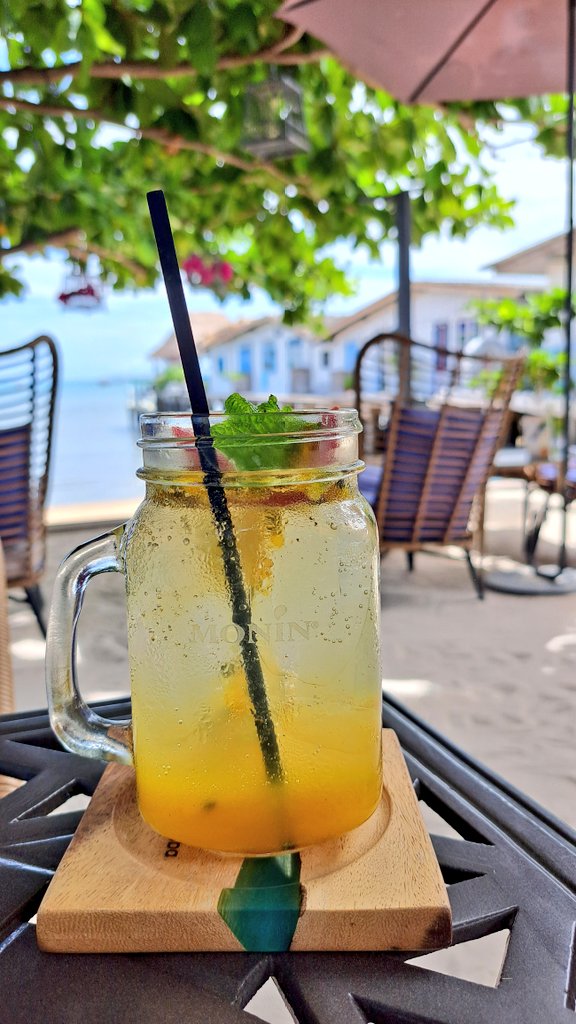 Thailandee_com's tweet photo. Petit arrêt en route au Manga & Hubba à Bang Saray pour un petit rafraîchissement. Ce coin me plaît bien, il y a des homestays qui ont l'air sympas. Faudra que je revienne explorer.
#writeyourown2023 #Pattaya https://t.co/TZSfu36UN3