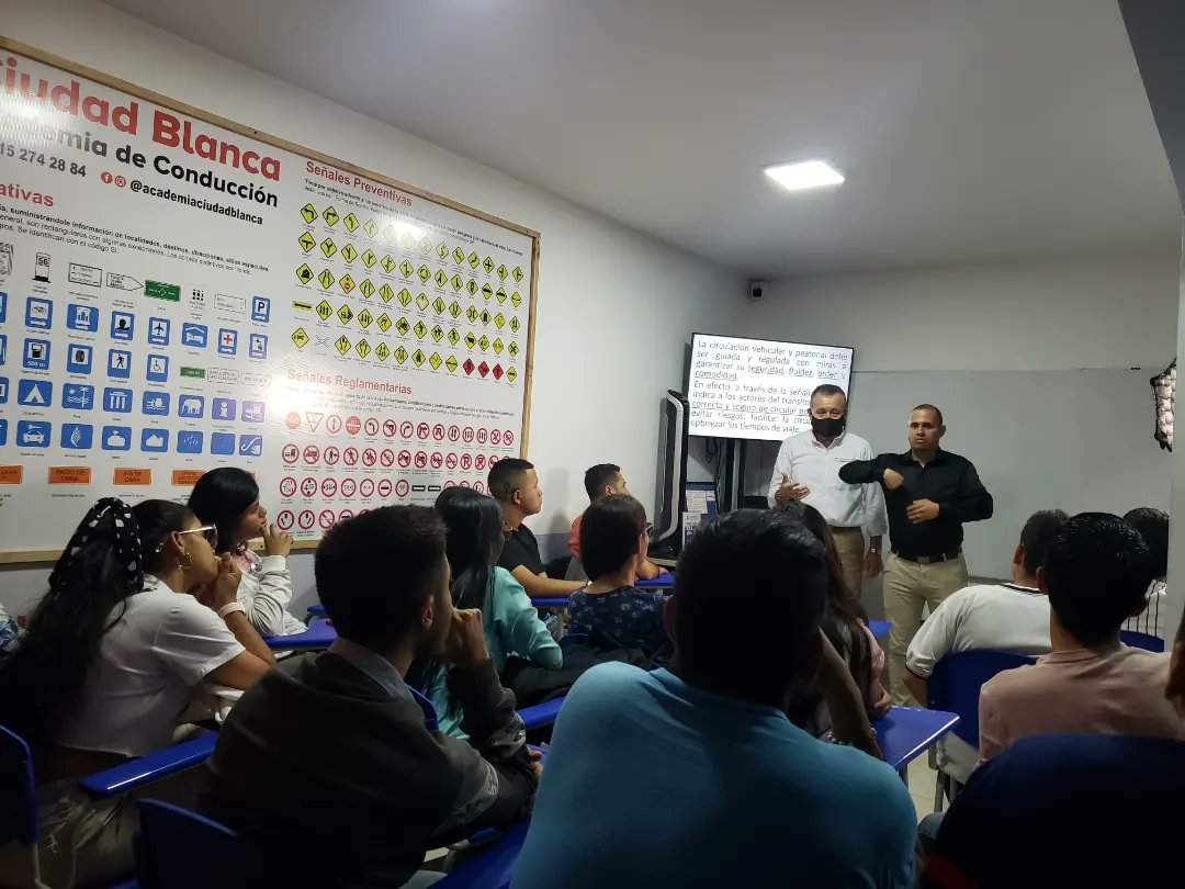 asopesorp's tweet photo. hoy el cual es de gran ayuda poder entender como funcionan las señales de tránsito,  y la importancia de cuidar la salud integral de los ciudadanos en el momento de conducir también agradecemos por brindar el servicio de interpretación y promover la inclusión social de las sordas https://t.co/boniQq44wg
