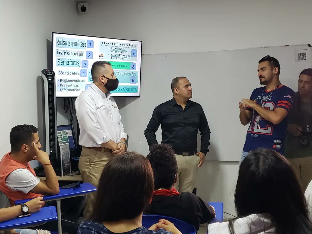 asopesorp's tweet photo. hoy el cual es de gran ayuda poder entender como funcionan las señales de tránsito,  y la importancia de cuidar la salud integral de los ciudadanos en el momento de conducir también agradecemos por brindar el servicio de interpretación y promover la inclusión social de las sordas https://t.co/boniQq44wg