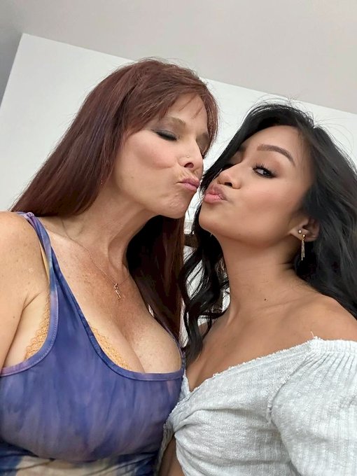 Watch The 1 & only Syren De Mer's leaked NSFW photo on TwXstars