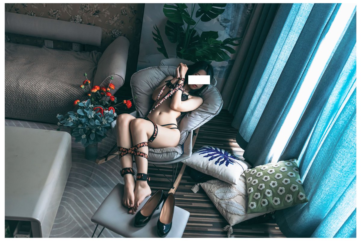 福利姬Greedcrows分享的黄推图片3 - 网红私拍内容