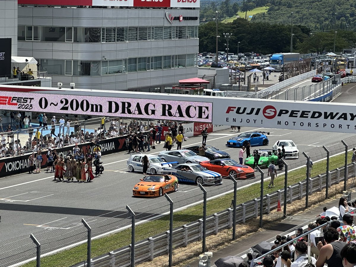 tomsracing's tweet photo. 富士スピードウェイでは、映画「ワイルドスピード」ファミリーが来日・出演している「FUELFEST JAPAN」が開催中。

前売りチケットすべて「完売」という人気ぶりで、ワイスピ好き、クルマ好きには、たまりません😋

そして、映画でもお馴染みの「DRAG RACE」がまもなく始まります！ https://t.co/8C0M6ygcf0