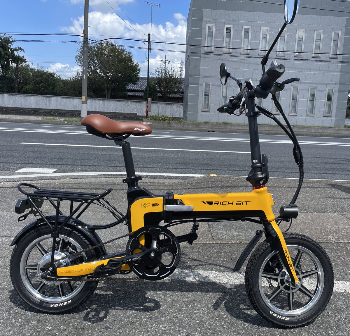 mc8198's tweet photo. 【新入荷】
EV バイクのデモカー入荷しました🙌
#RICHBIT #TOP619
ナンバー登録&保険
免許、ヘルメット必要
原付バイクと変わりません😌
折りたたみOK
総額19.9万円
電動走行距離約25km/h
最高速度 約30km/h
伊勢崎店に展示中です
興味ある方ご来店お待ちしております😌 https://t.co/xp07GsiqtD