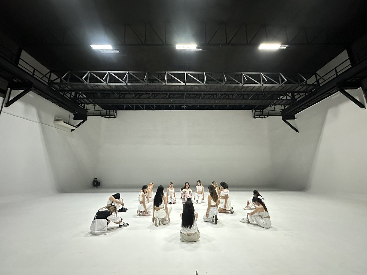 มีของมาฝาก เพลงอะไรน้าา 🎶

#SarochaSoloStage