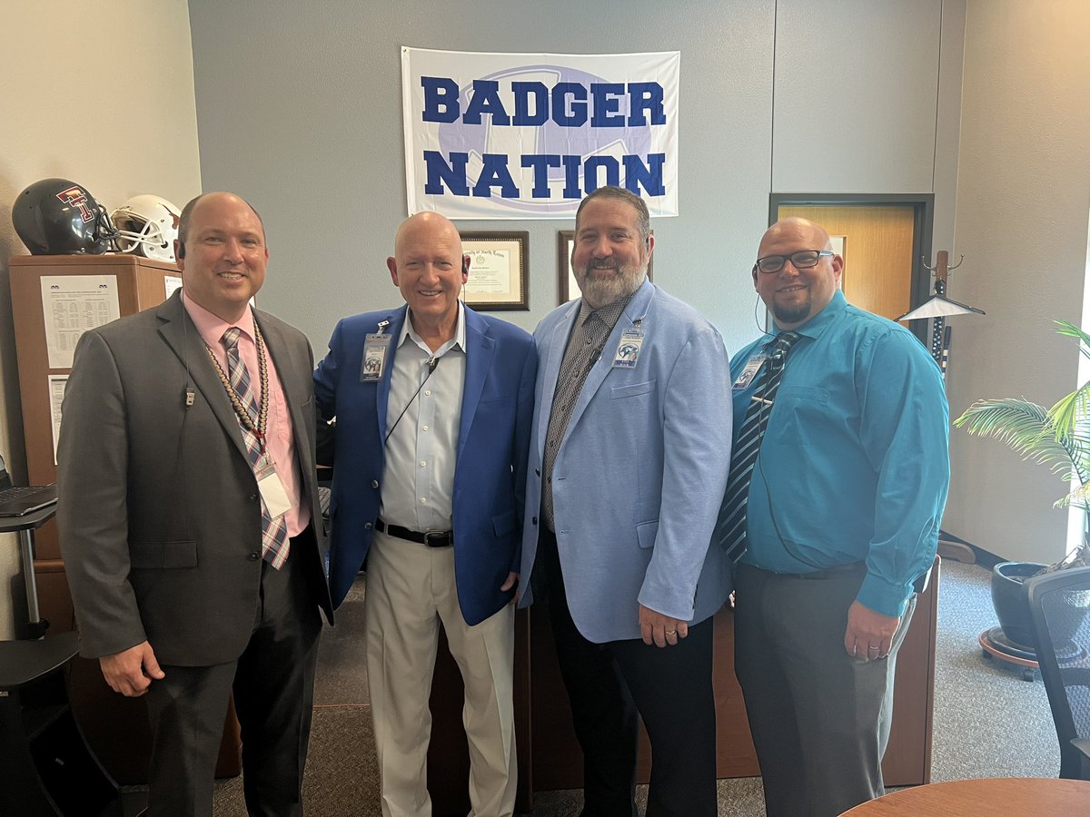 BadgerHS_Prin's tweet photo. I love my administrative team at LHS. https://t.co/vZpFLNaOME