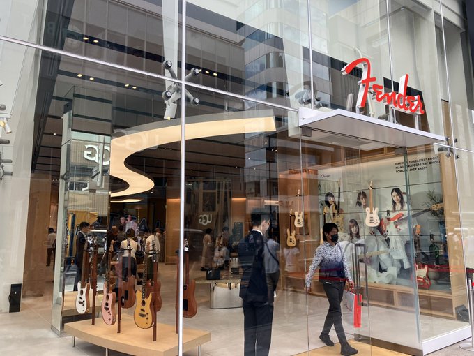 来たかったFender Flag Ship行ってきたー
なんていい空間なんだ...
至福のひと時でした 