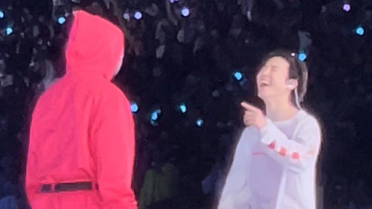 vminnightsky's tweet photo. “you are                            “i used to 
       my                 🤝🏻.         make you
four-leaf clover”             laugh the most” https://t.co/d9gPqEX9bk