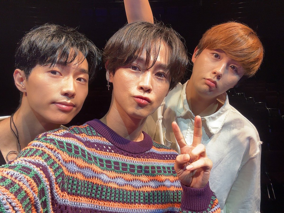 karam_7340's tweet photo. 今日めっちゃ楽しみ❤️💙🖤
오늘공연재밌게하고올게요❤️💙🖤 https://t.co/h9lYbZj6Zy