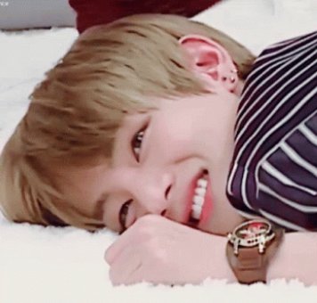 LinhNgu82461884's tweet photo. @taehyvngpics An Angel then, now and forever 😭💗

HIS BEAUTIFUL SMILE IM IN LOVE 😭🩷

RAINY DAYS MV OUT NOW 
RAINY DAYS BY V RELEASE 
LOVE ME AGAIN BY V RELEASE 
#V_RainyDays #V_LoveMeAgain #V_Layover 

#V #TAEHYUNG #BTSV #BTS @BTS_twt https://t.co/gulCU6cnwz