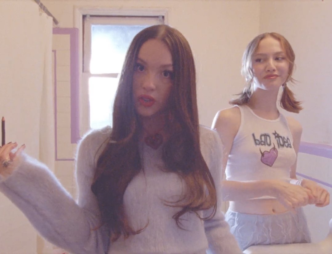 flashdriver5's tweet photo. olivia and her music videos are the definition of PERFECTION.  #badidearight https://t.co/WkrwubIB6l