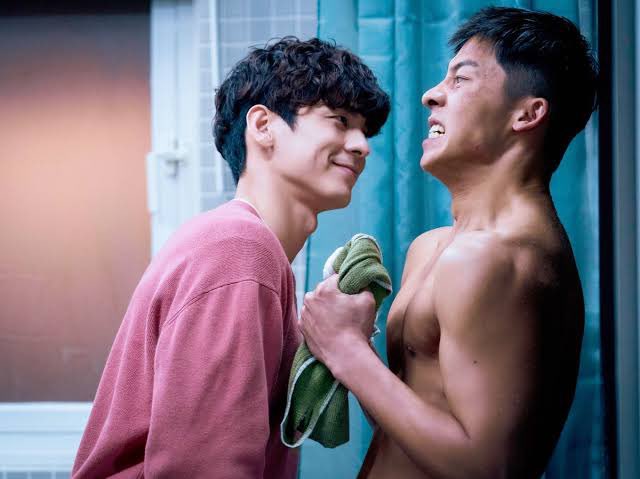 เมื่อวานเปิด Netflix เจอหนังไต้หวัน ที่ตำรวจชายแท้ ไม่ชอบเกย์ แต่ต้องมาแต่งงานกับผีเกย์ หนังน่ารักๆสรุปแอบหลงกัน ชอบมาก ดูเพลินๆดี ชื่อเรื่อง Marry my dead body