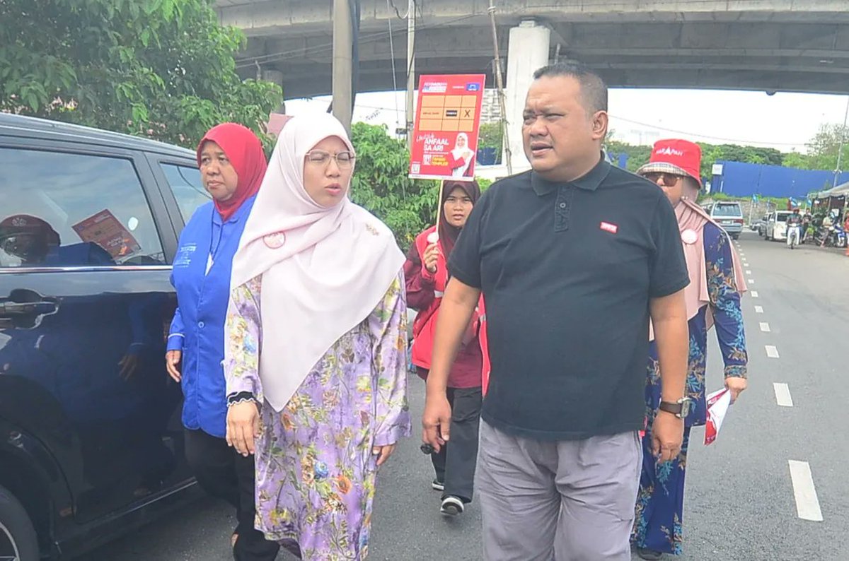 anfaalsaari's tweet photo. 10 Ogos 2023 - Walkabout bersama YB Sany Hamzan mantan ADN Taman Templer di DUN Taman Templer. Terima kasih YB kerana sudi meluangkan masa untuk memberikan nasihat dan tunjuk ajar.

#Anfaal4Templer 
#KitaSelangor 
#ArusMerahKuning 
#PerpaduanSelangor 
#MalaysiaMADANI 
#PerpaduanREADY 
#RahmahUntukTempler