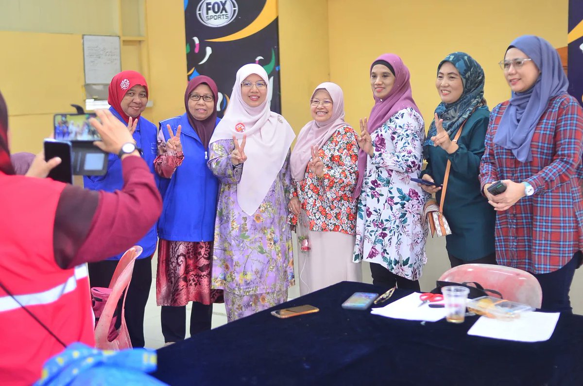 anfaalsaari's tweet photo. 10 Ogos 2023 - Walkabout bersama YB Sany Hamzan mantan ADN Taman Templer di DUN Taman Templer. Terima kasih YB kerana sudi meluangkan masa untuk memberikan nasihat dan tunjuk ajar.

#Anfaal4Templer 
#KitaSelangor 
#ArusMerahKuning 
#PerpaduanSelangor 
#MalaysiaMADANI 
#PerpaduanREADY 
#RahmahUntukTempler