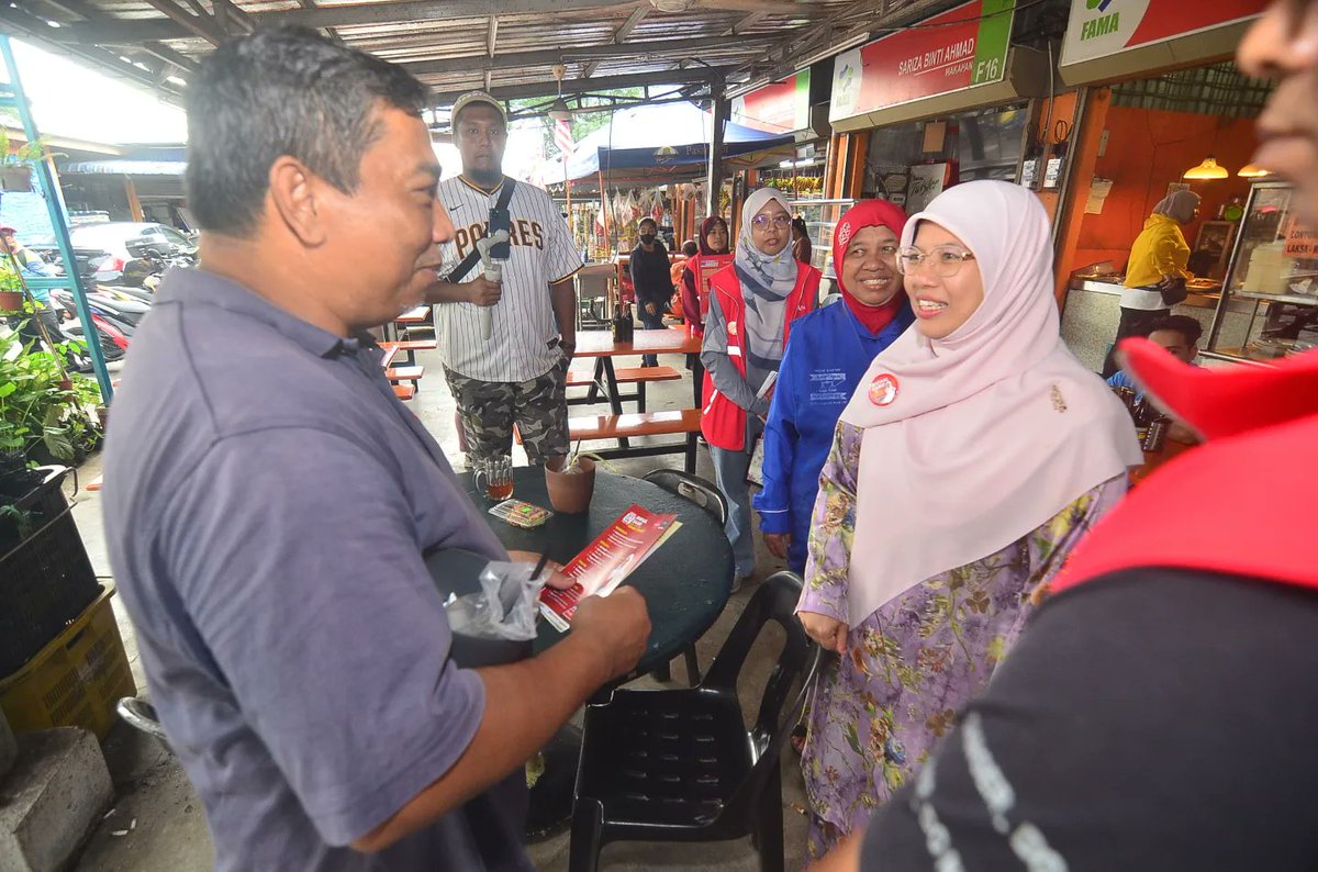anfaalsaari's tweet photo. 10 Ogos 2023 - Walkabout bersama YB Sany Hamzan mantan ADN Taman Templer di DUN Taman Templer. Terima kasih YB kerana sudi meluangkan masa untuk memberikan nasihat dan tunjuk ajar.

#Anfaal4Templer 
#KitaSelangor 
#ArusMerahKuning 
#PerpaduanSelangor 
#MalaysiaMADANI 
#PerpaduanREADY 
#RahmahUntukTempler