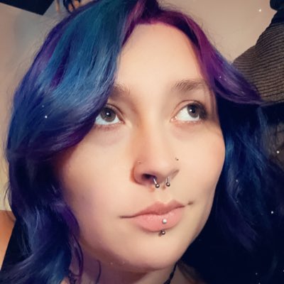 BeebsOnARoll's tweet photo. #NewProfilePic #newhair #purpleblue https://t.co/m0Rc12oP89