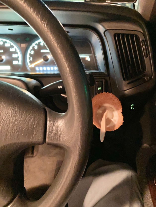 🍦スプーンも付けてくれたんでこんな感じで食べました。
この車でよかったこと、またひとつ増えました。