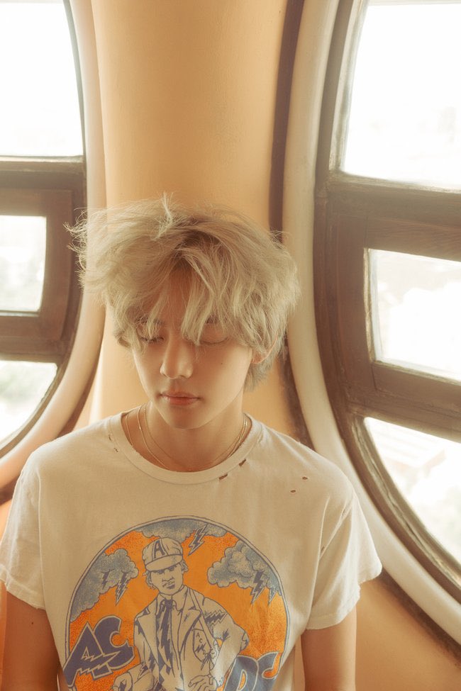 SimplyTulie's tweet photo. My heart i love him so much🥺🥺🥺🥺💜💜💜
#V_Layover https://t.co/ZiUvnF7znl