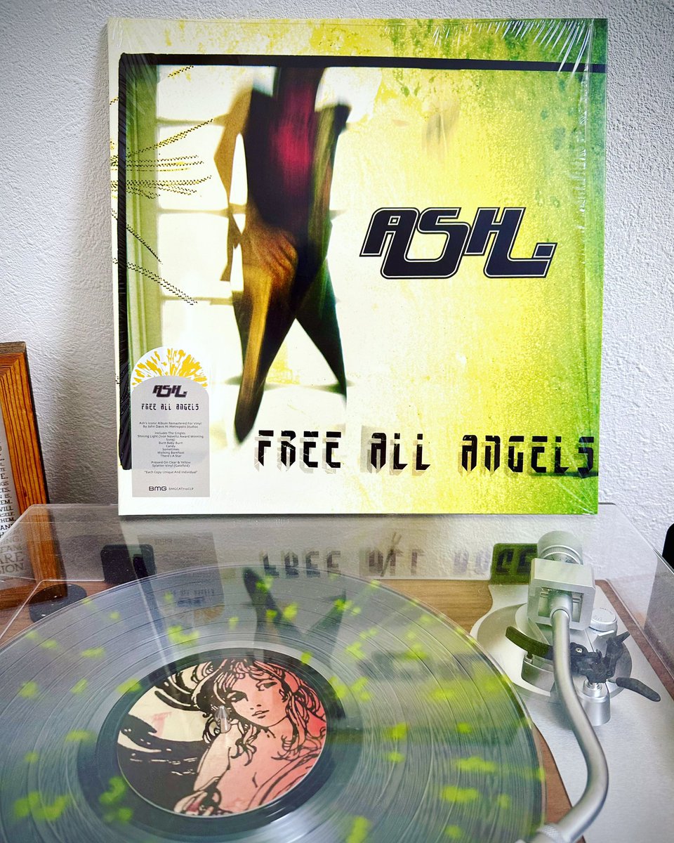 Ashは1stはもちろん名盤だけど、この3rdがとにかく最高。永遠の夏のサウンドトラック。 #FreeAllAngels #Ash