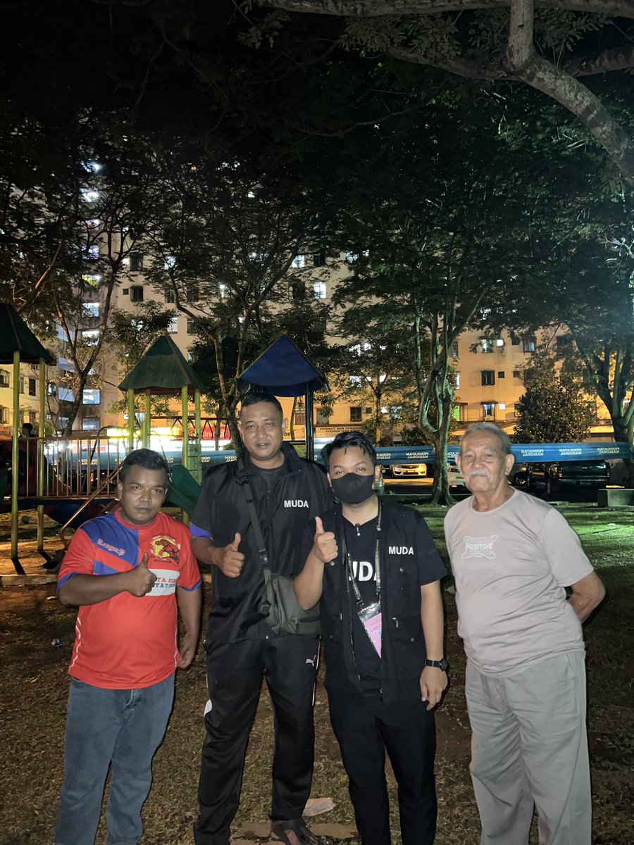 amirxabdhadi's tweet photo. Ceramah FINALE N29 Seri Serdang.
Walaupun kesihatan saya yang tidak memberangsangkan, semangat saya tetap ada dengan sokongan penduduk-penduduk dari sekitar Pangsapuri Puchong Permai yang hadir!
#SeriSerdang #BersihDanSistematik #PolitikBaru #TetapBersuara https://t.co/uPndzVxz3E