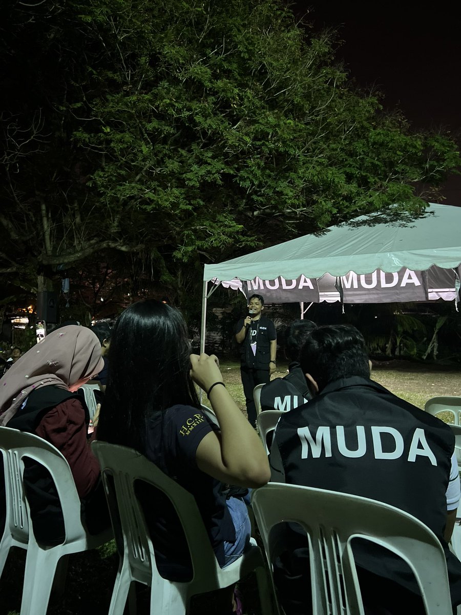 amirxabdhadi's tweet photo. Ceramah FINALE N29 Seri Serdang.
Walaupun kesihatan saya yang tidak memberangsangkan, semangat saya tetap ada dengan sokongan penduduk-penduduk dari sekitar Pangsapuri Puchong Permai yang hadir!
#SeriSerdang #BersihDanSistematik #PolitikBaru #TetapBersuara https://t.co/uPndzVxz3E