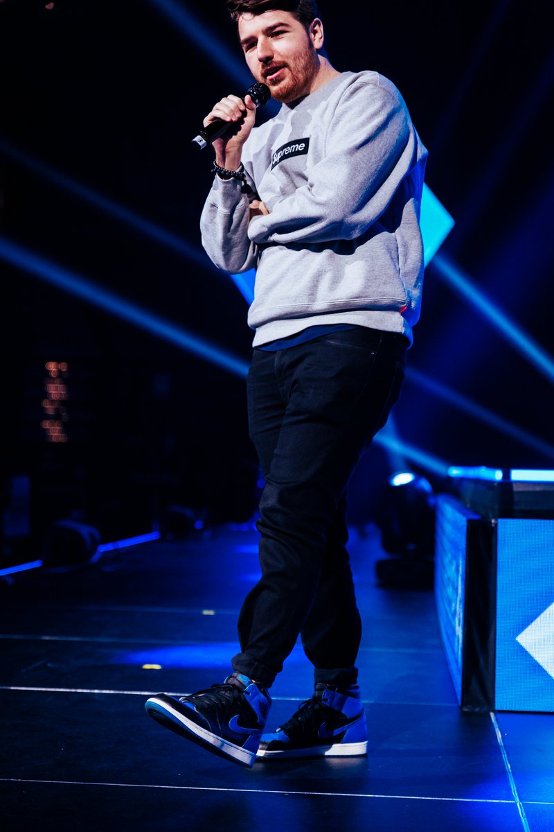 itzbenross's tweet photo. ALRIGHTYYYYYY THENNNNN CHATROOOOM ya ready for will it kill? @Sajam #EVO #Evo2023 #EVO23 https://t.co/9sJB4m2N8C